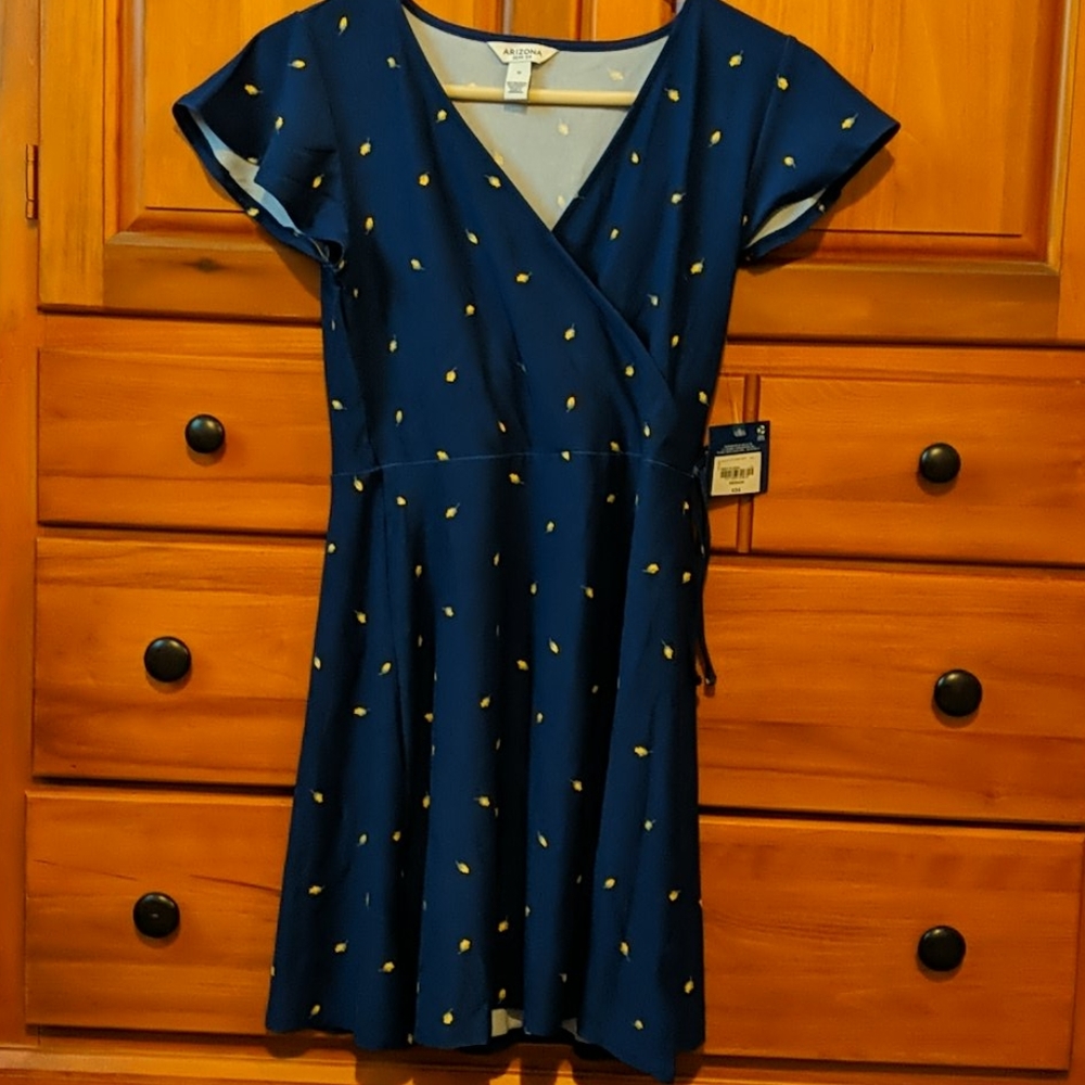 Navy (faux) wrap dress with yellow flowers